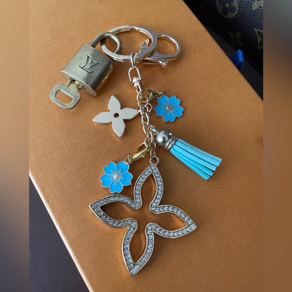 Authentic Louis Vuitton, brass
 lock/key #314 with unbranded keychain/bagcharm